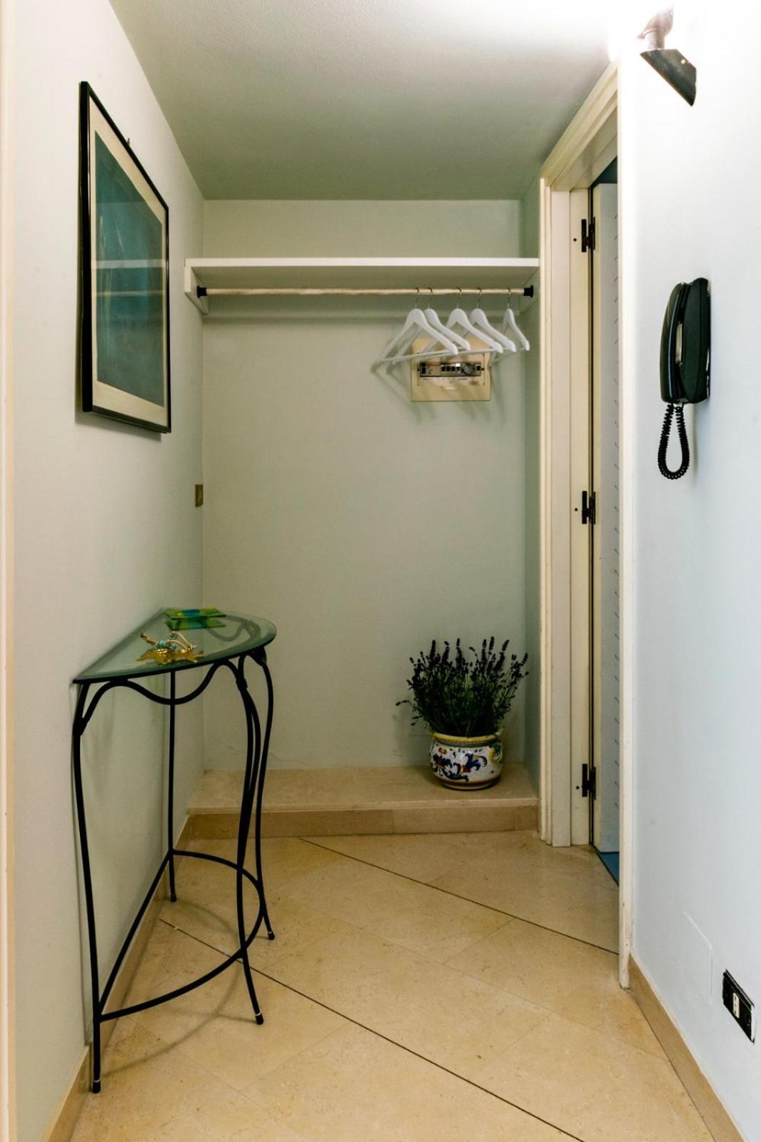 Palazzo Vaaz Apartment โมลา ดิ บารี ภายนอก รูปภาพ
