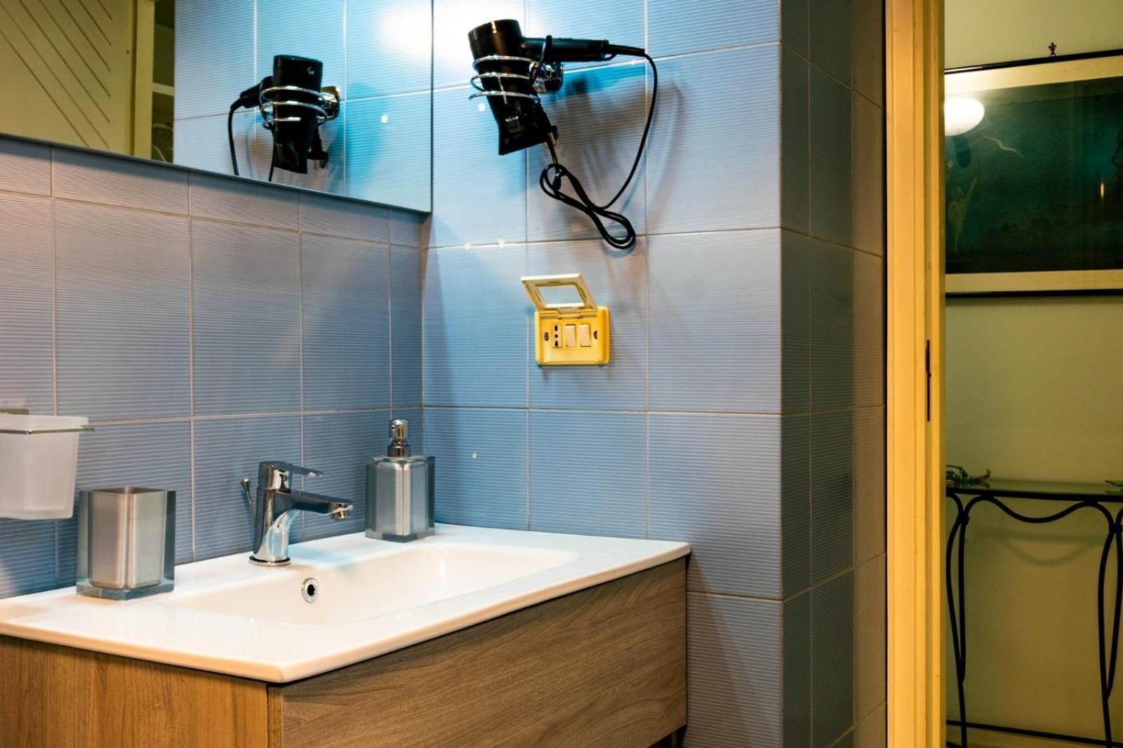 Palazzo Vaaz Apartment โมลา ดิ บารี ภายนอก รูปภาพ