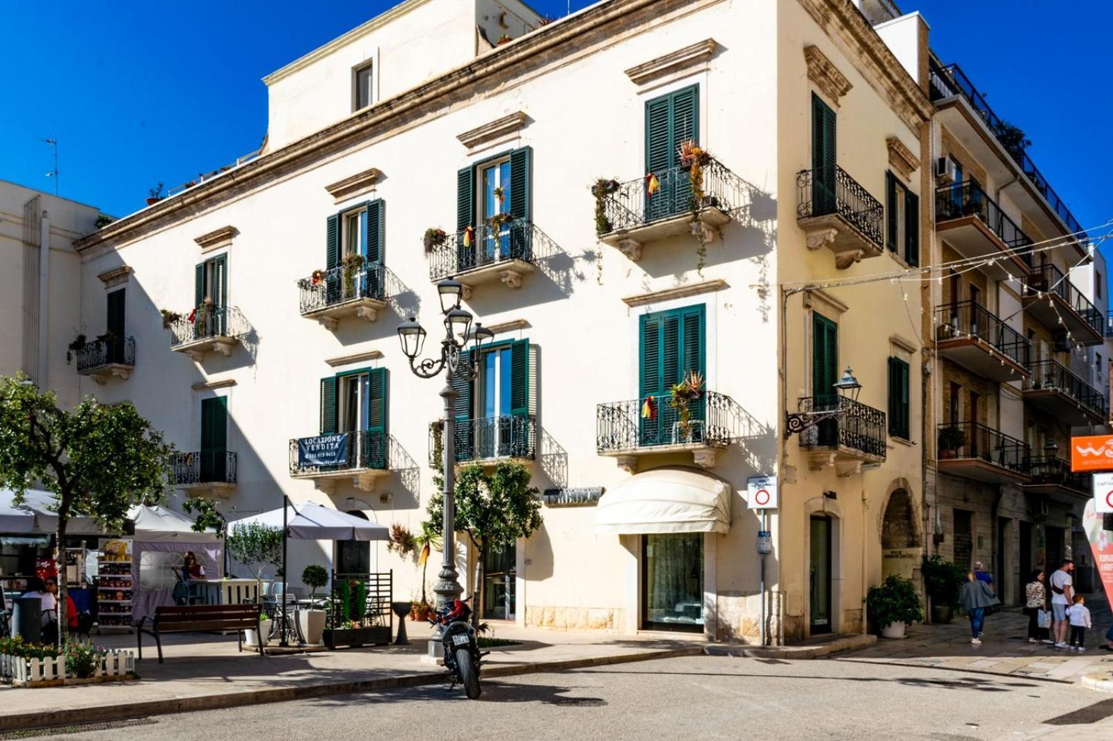 Palazzo Vaaz Apartment โมลา ดิ บารี ภายนอก รูปภาพ
